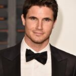 robbie amell
