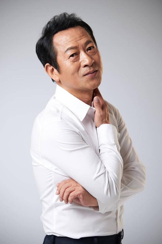 Eon Lee