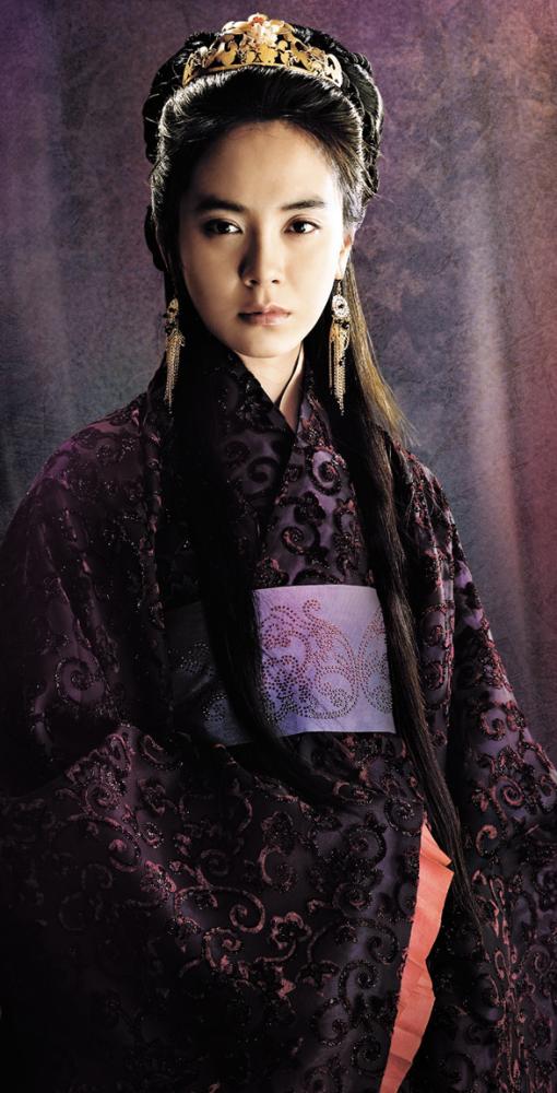 Song Ji-Hyo